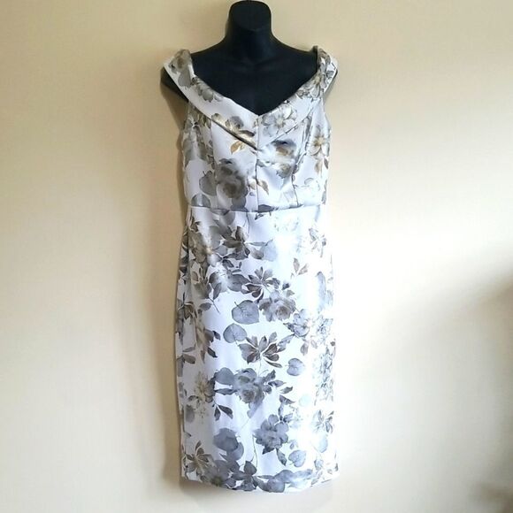 𝅺Beige by ECI  Gold Silver White Floral Sleeveless Dress Sz 6 - Picture 1 of 8
